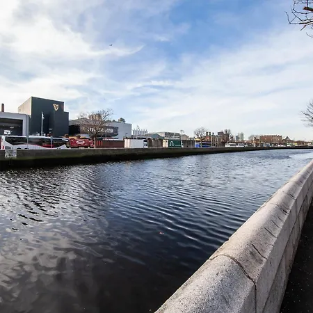 Stylish And Trendy 2br Near Centre