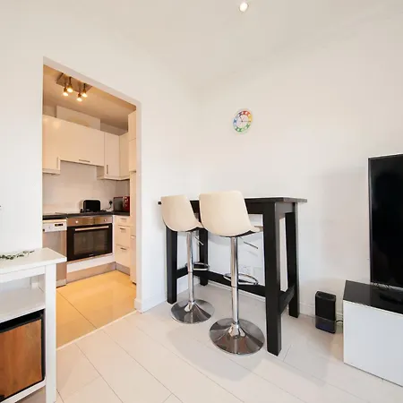 Stylish And Trendy 2br Near Centre *