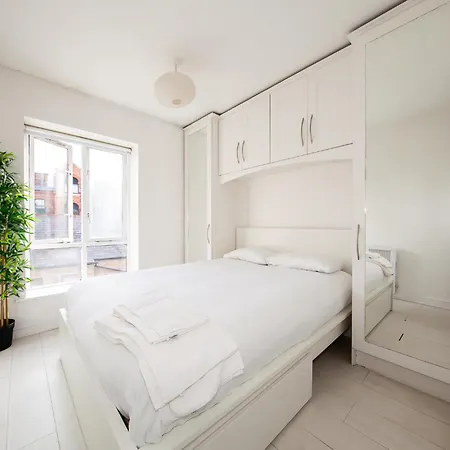 Stylish And Trendy 2br Near Centre 아파트 *