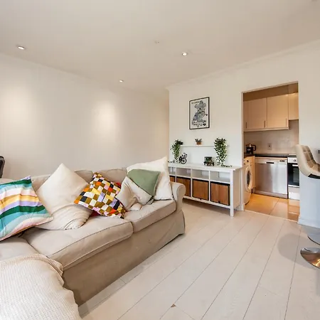 Stylish And Trendy 2br Near Centre